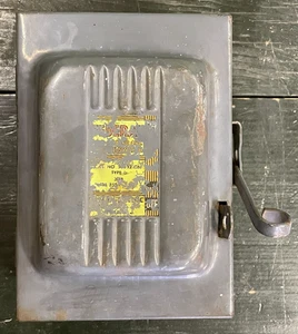 Vintage Federal Metal Fuse Box Switch Lever  2 Pole  30A  125/250V - Picture 1 of 5