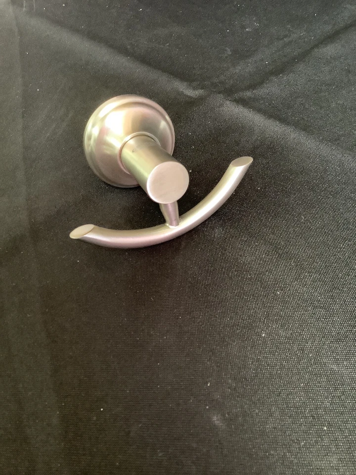 Gancho para bata Grohe, 40677 EN0/EN1 Fairborn Collection - NIckel cepillado P2 Foto 1 de 4