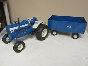 Large Farm Toy Tractor & Wagon Ford 8600 Big Blue