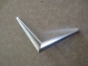 Cadillac Brougham Deville Fleetwood car badge - 20099954 - Imagen 1 de 4