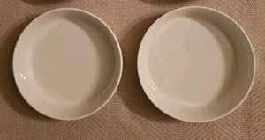 DELTA AIR LINES FIRST/BUSINESS LARGE ROUND CHINA PLATES SET OF 2 LOT#044209902  - Picture 1 of 3