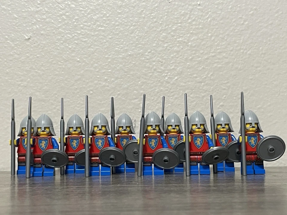 10 Lego Lion Knight Spearmen Minifigures - Image 1 of 4
