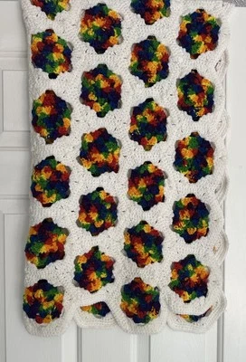 Manta de ganchillo retro arco iris de colección para tirar abuela cuadrados puff Sunburst años 70 Foto 1 de 4