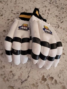 MB Malik " TIGER "  Cricket Batting Gloves - Picture 1 of 1