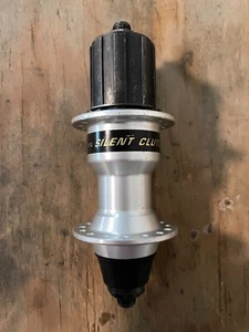 Buje trasero Shimano FH-R080 acción silenciosa 10x135 mm 8 velocidades 32 orificios freno de llanta plateado - Imagen 1 de 4