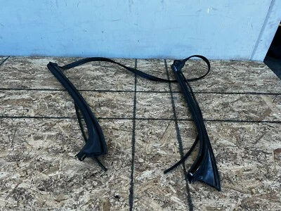 CONVERTIBLE WINDSHIELD WEATHER STRIP RUBBER BMW E63 E64 645CI 650I (2006-2010) - Image 1 of 4