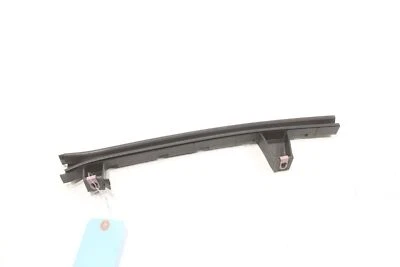 Lincoln Navigator 2018-2021 puerta trasera izquierda ventana guía trasera retenedor OEM Foto 1 de 4