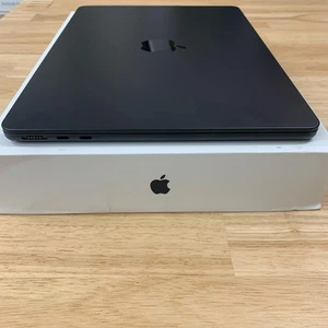MacBook Air M3 2024 - 256GB SSD, Midnight - Afbeelding 1 van 8