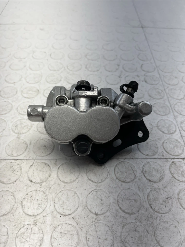 川崎忍者 250R 前刹车卡钳 EX250 带垫 原始设备制造商 2004 - 2012 年 原始设备制造商 — 第 1/4 张图片