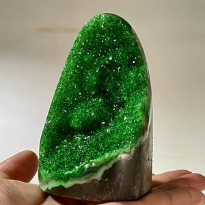 Green Crystal Cluster Geode Point Wand - Mystical Gemstone Crystal Stone - Foto 1 di 17
