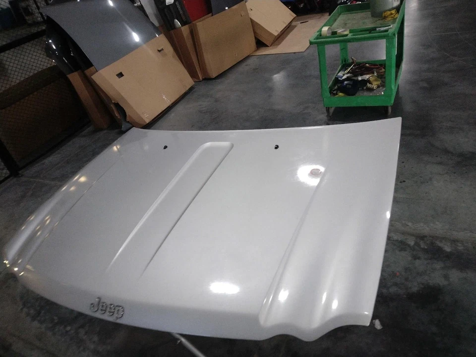 Used Hood fits: 2010 Jeep Grand cherokee  Grade A - Image 1 of 4