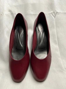 Women's WHITE STANG Maroon Short Heels- Size 7 - Picture 1 of 4