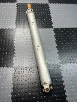 2015-2018 CHEVROLET TAHOE 5,3 Л 4 X 4 ЗАДНИЙ ПРИВОДНОЙ ВАЛ 23251187 OEM - Изображение 1 из 4