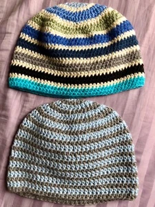 2 HANDGEHÄKELTE UNISEX BEANIE SKULL CAP MÜTZEN Blau/Grau & Mix Farben  - Bild 1 von 4