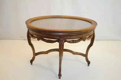 Mesa auxiliar de té con delantal de botines tallados con bandeja elevadora de nogal francés Luis XV Foto 1 de 4