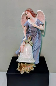 Grandeur Noel Porzellan Engel Blumen mit Glocke Pastellfarben 12,5" - Bild 1 von 8