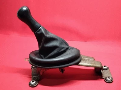 2001-2005 Dodge Neon L4 transmissão manual engrenagem seleção alavanca de câmbio com bota - Imagem 1 de 4