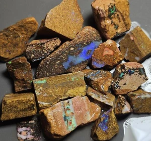 Boulder Opal Rough & Rub Parcel Winton Blue Purple Green Matrix Lapidary 590 Cts - Foto 1 di 24