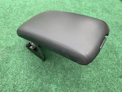 🛑OEM INFINITI M37 M35h M56 Q70 Q70L CENTER CONSOLE ARM REST ARMREST LID BLACK - Imagem 1 de 4