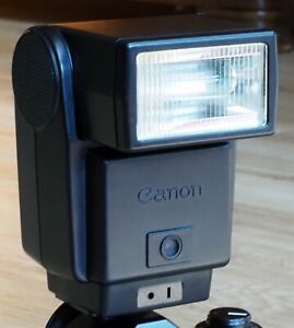 Canon Speedlite 199A (GN = 30m @ 100ASA) Shoe Mount Bounce Flash with Case
