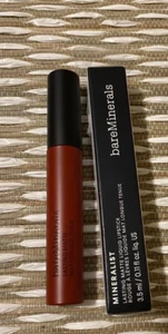 Lápiz labial líquido mate duradero bareMinereals Mineralist - PASIONADO 0,11 oz - Imagen 1 de 5