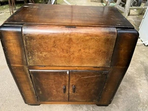 GIRADISCHI DEGLI ANNI 40 CON MOBILE IN LEGNO RADICATO - Foto 1 di 15