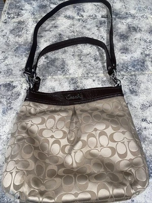 Bolsa tiracolo COACH Ashley F20111 assinatura logotipo hippie bege marrom várias alças - Imagem 1 de 4