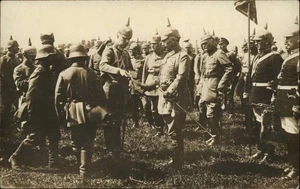Cascos prusianos cruz de hierro antiguos RPPC Kaiser Wilhelm Primera Guerra Mundial - Imagen 1 de 2