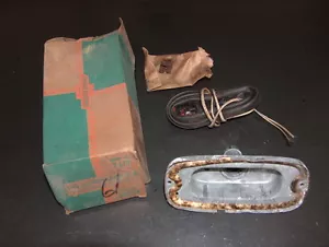 Camioneta Chevy 1960 genuina GM OEM luz de parada trasera lámpara base derecha - Imagen 1 de 12