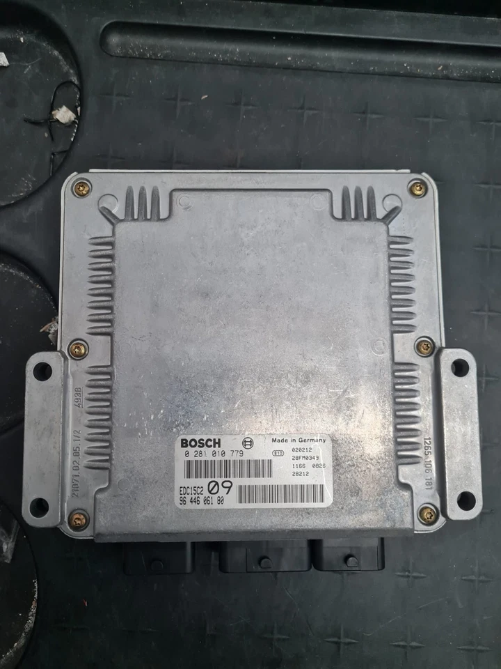 Centralina motore Peugeot Bosch EDC15C2 0281010779 (9) - Immagine 1 di 1