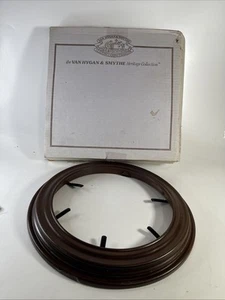 Van Hygan & Smythe The Woodridge telaio piatto noce 8 1/2" #75-775 usato - Foto 1 di 6