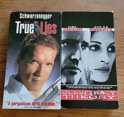 Lot Of 2 VHS Conspiracy Theory True Lies Schwarzenegger Mel Gibson Julia Roberts Foto 1 de 4