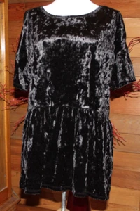 EUC Women's Time and Tru Crushed Velvet Peplum Top Large (12-14) Black - Picture 1 of 13
