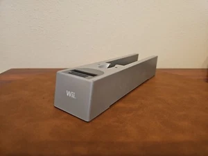 Nintendo Wii Bigben Interactive Stand For Charger And 2 Games - Picture 1 of 3