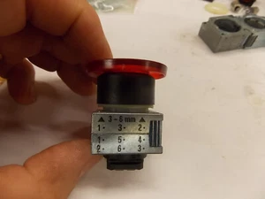 NOS Siemens 3SB35 Series Illuminated Red Push Pull Operator F5 - Picture 1 of 4