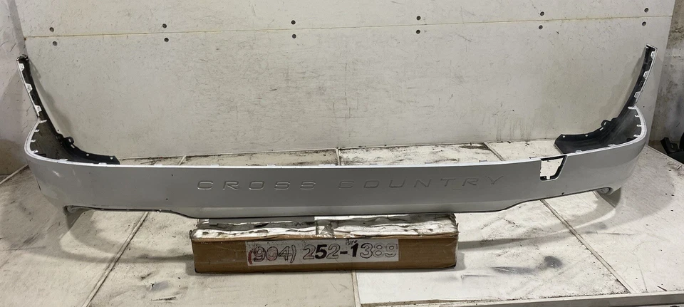 Cubierta de parachoques trasero OEM 2016 2017 2018 2019 2020 Volvo V90 Cross Country Foto 1 de 4