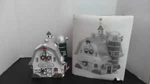 DEPT.56-54461 SNOW VILLAGE "DAIRY BARN" BEZ SZNURKA. W ORYGINALNYM PUDEŁKU. - Zdjęcie 1 z 7