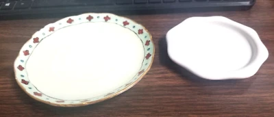 (SET OF 2) SAUCE PLATES, 5 1/4" & 4" IN SIZE, ONE HAS GOLD TRIM WITH RED DESIGN - Image 1 of 4
