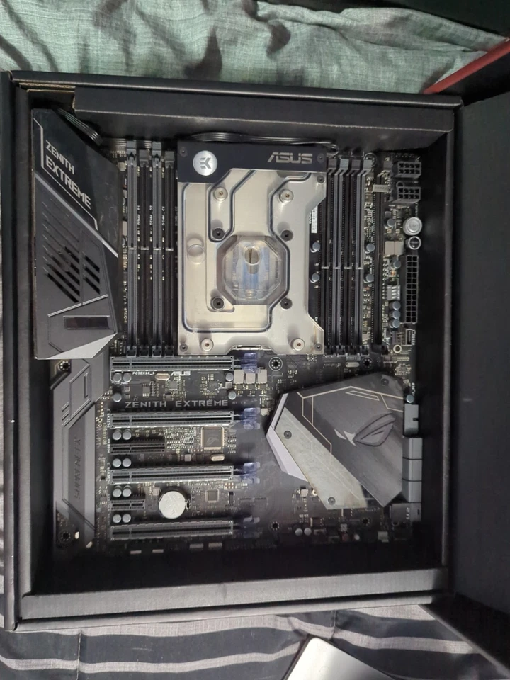 ASUS ROG Zenith Extreme (X399) Motherboard W/ Thread ripper 1900X and WB - Image 1 of 4