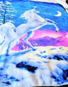 MAGICAL UNICORN SOFT PLUSH THROW BLANKET STEVE REED 60"TALL 50"WIDE WESTPOINT - Picture 1 of 8