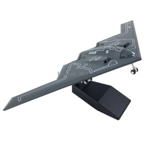 Northrop Grumman B-2A Spirit Stealth Bomber 2004 Flugzeug Modell Maßstab 1:200 - Bild 1 von 11