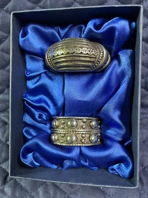 Juego de 2 servilleteros de Artifacts of Arabia diseño beduino metal blanco en caja Foto 1 de 4