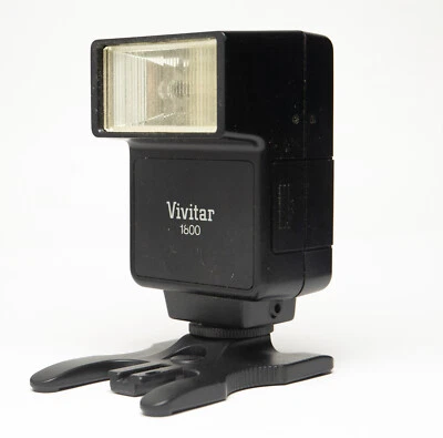 Vivitar 1800 Manual Universal Hot Shoe Mount Small Flash TESTED  Works - Image 1 of 4