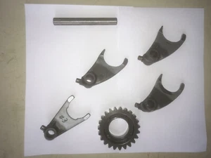 suzuki rgv 250 aprilia rs250 gearbox parts used low kilometers - Picture 1 of 13