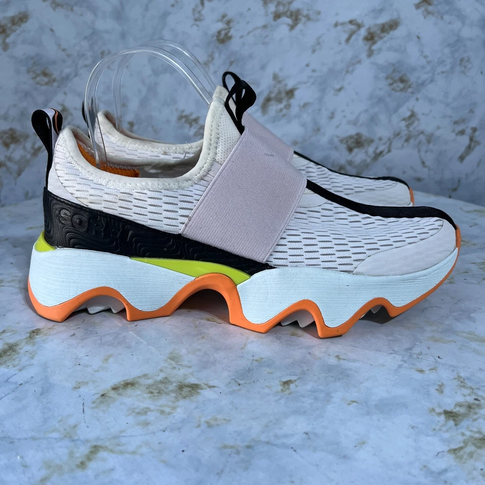 Sorel Kinetic Impact 女式 8.5 码跑步鞋白色粉红色运动鞋 — 第 1/4 张图片