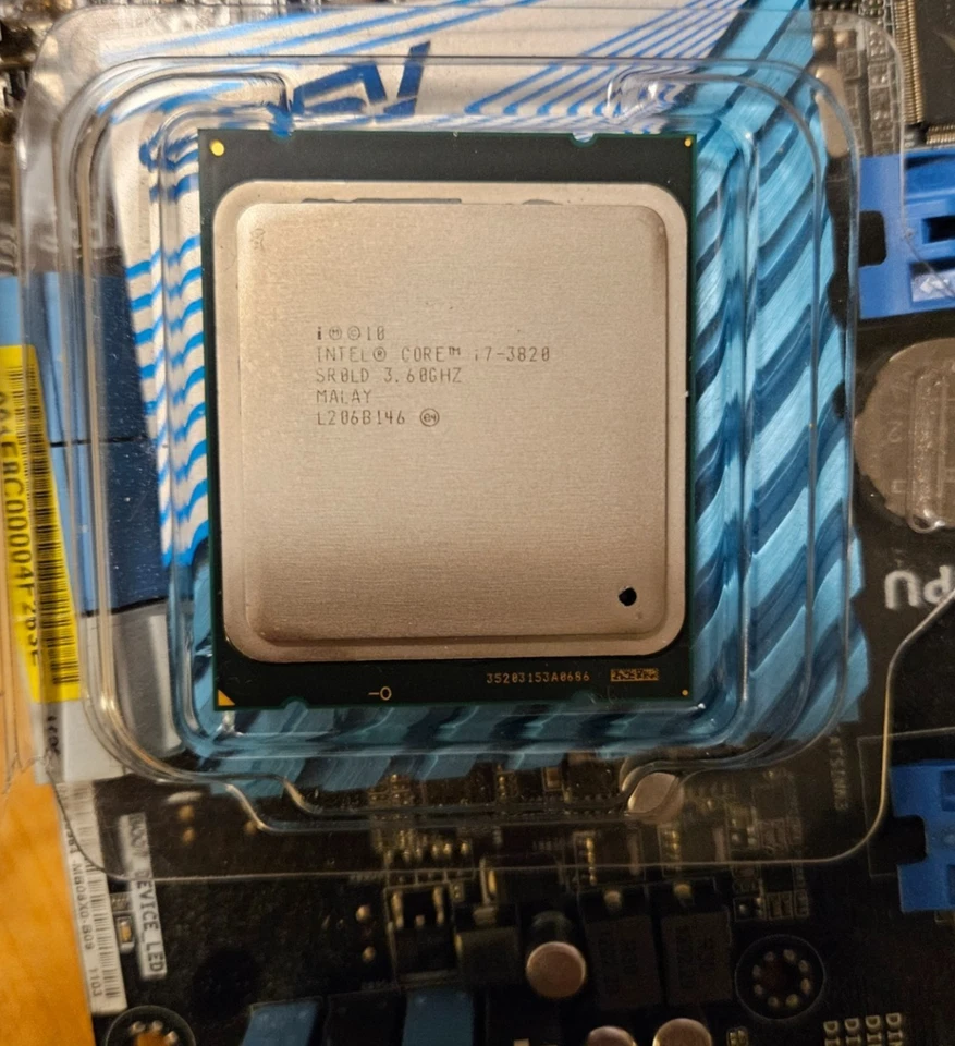 Intel Core i7 3820 3.6GHz Quad-Core (CM8061901049606) Processor - Image 1 of 1