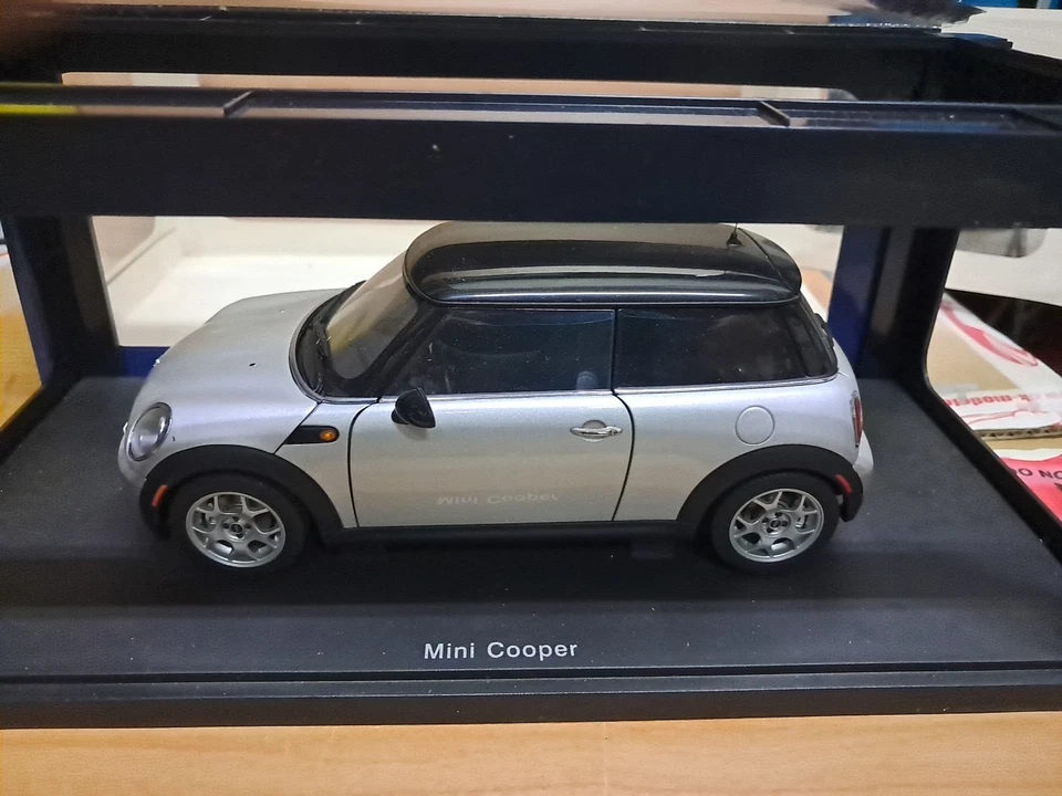 Autoart  Mini Cooper  1/18 - Immagine 1 di 4