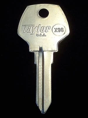 X98 Harley Davidson AMF Llave de encendido en blanco 1970-85 Electra Wide Glide Shovelhead Foto 1 de 4