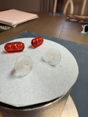 吉尔伯特玩具阿斯顿·马丁·詹姆斯·邦德 007 复制车头灯和尾灯。 — 第 1/4 张图片