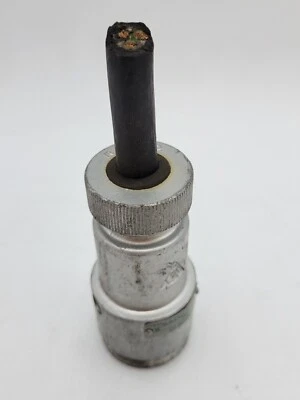 Conector fêmea RussellStoll 3913 pinos e manga 10A 600VAC 20A 250VAC 2P 3W - Imagem 1 de 4